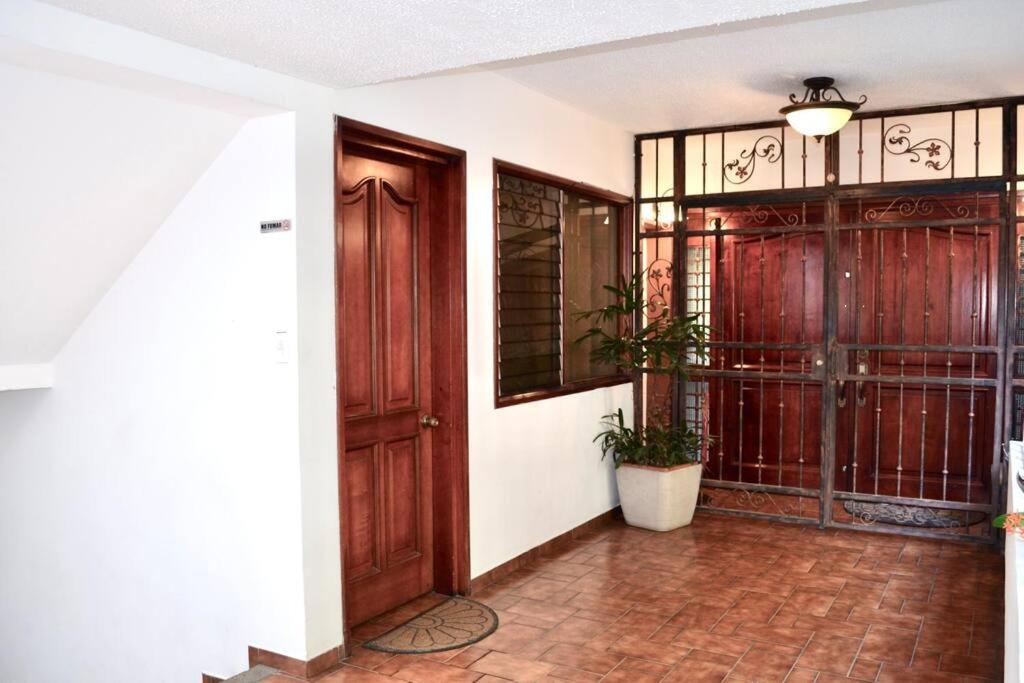 Hermosa Habitación privada en la Sabana, San Jose