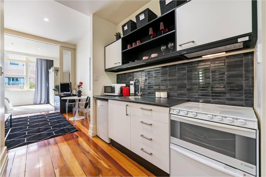 Kiwiana Suite - Auckland CBD - rooftop pool 5