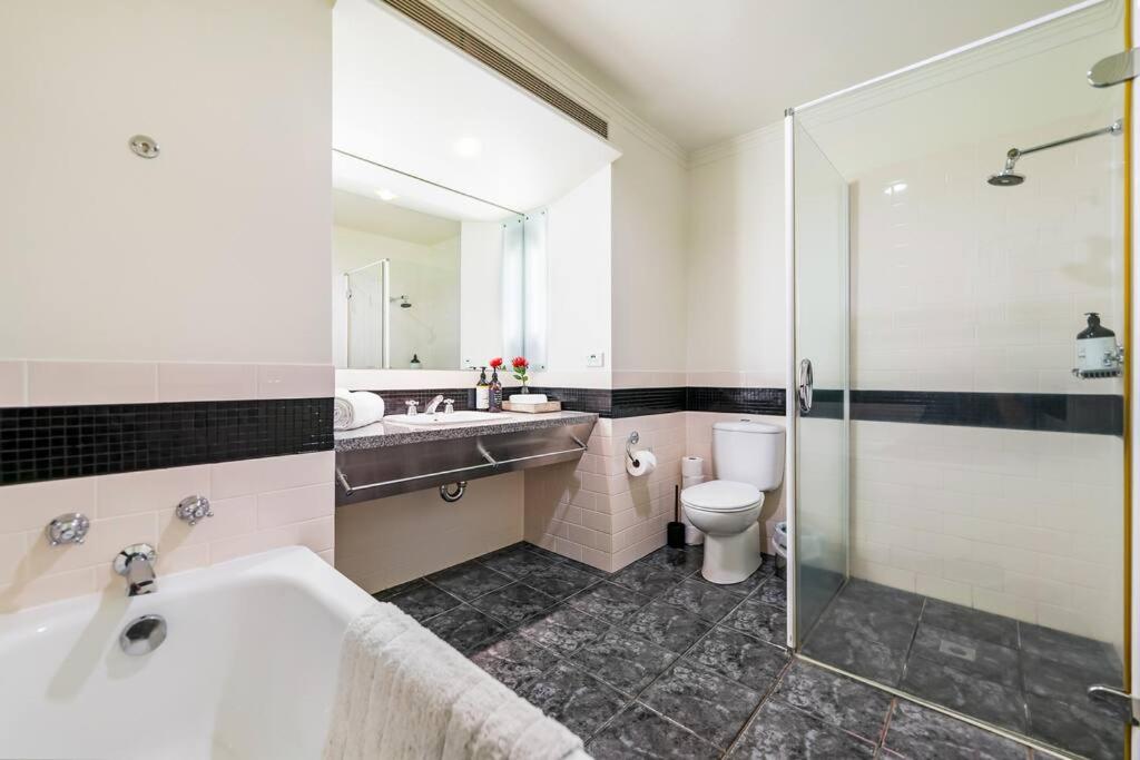 Kiwiana Suite - Auckland CBD - rooftop pool photo 2