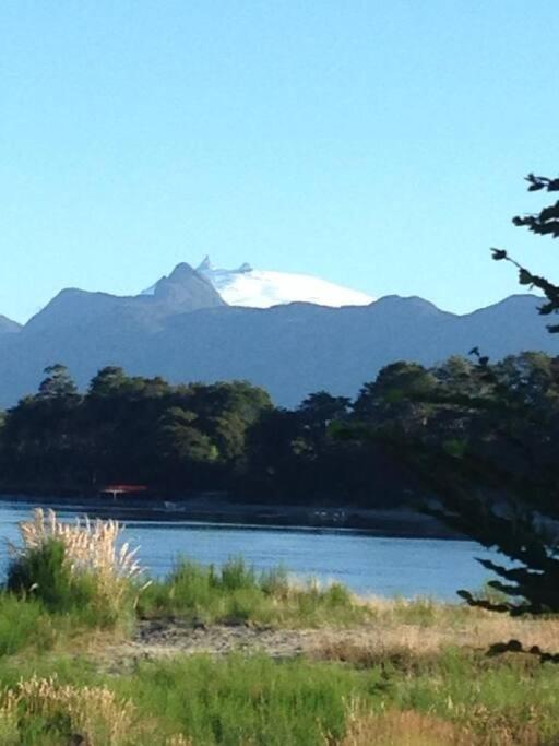 Cabaña en selva patagónica, cerca del pueblo