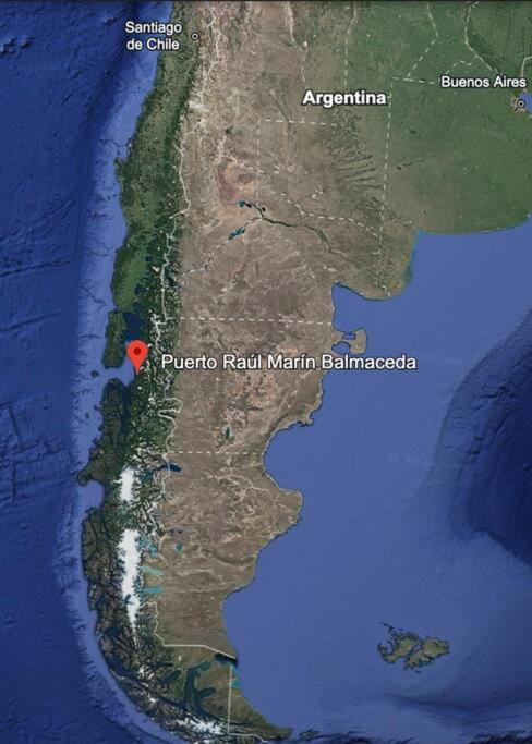 Cabaña en selva patagónica, cerca del pueblo