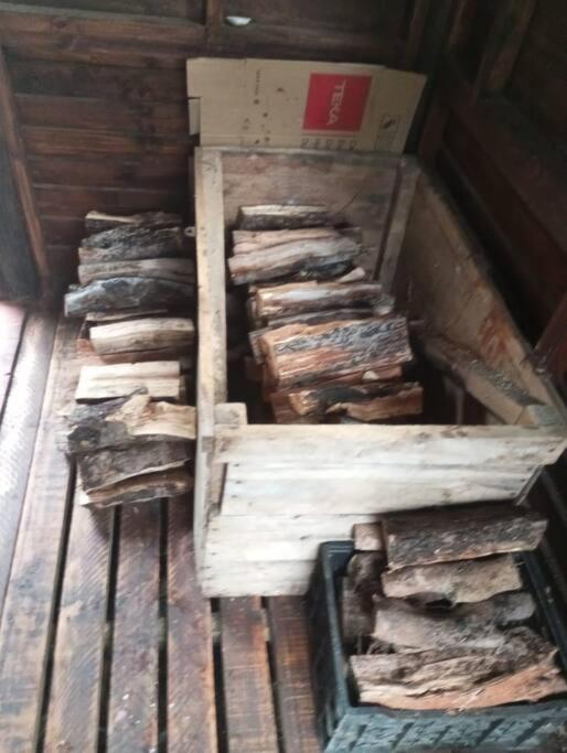 Cabaña en selva patagónica, cerca del pueblo