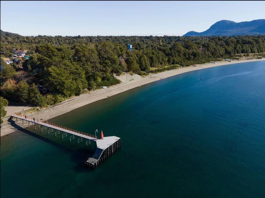 Cabaña en selva patagónica, cerca del pueblo