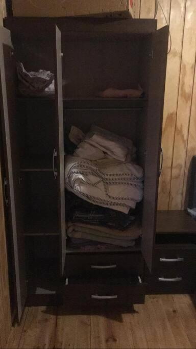 Cabaña en selva patagónica, cerca del pueblo