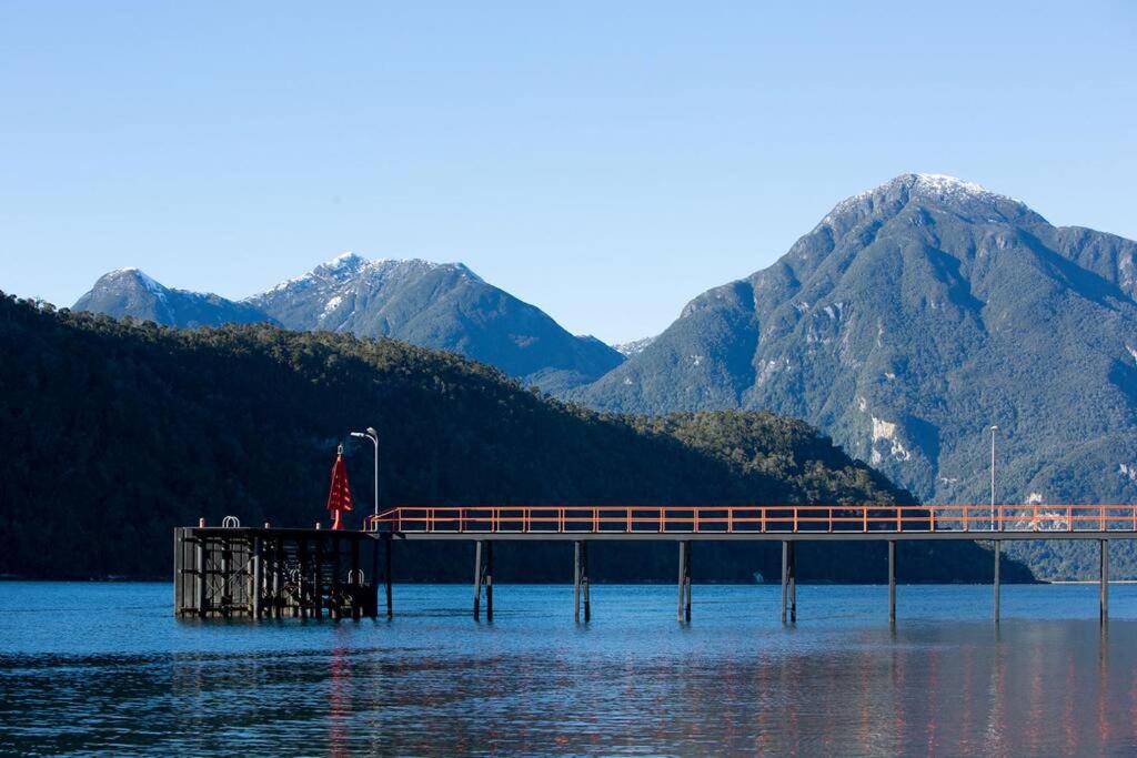 Cabaña en selva patagónica, cerca del pueblo