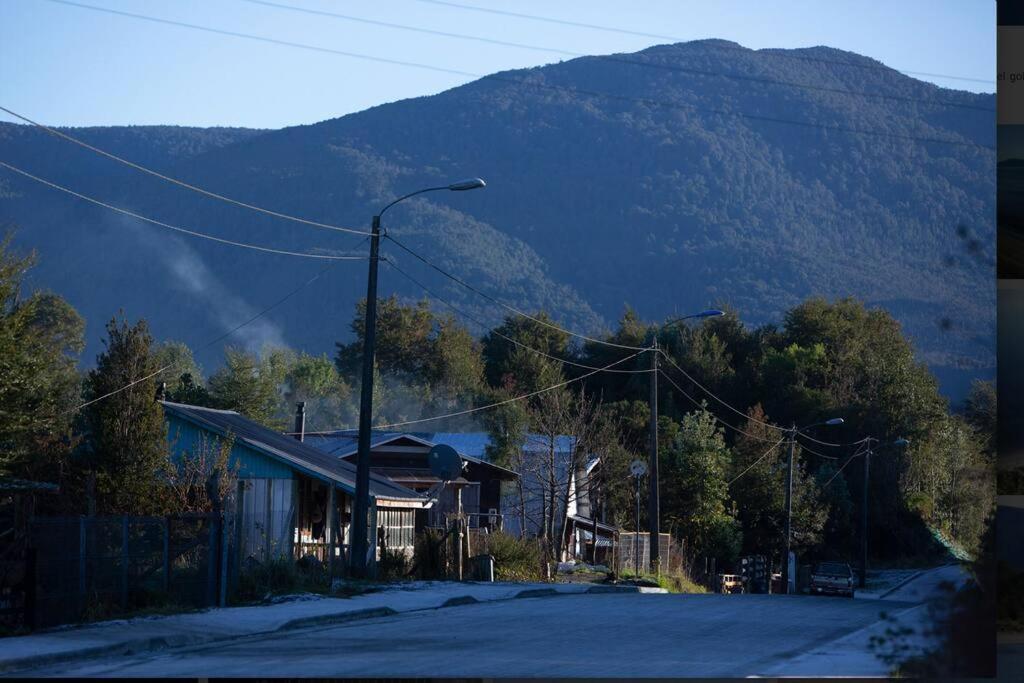Cabaña en selva patagónica, cerca del pueblo