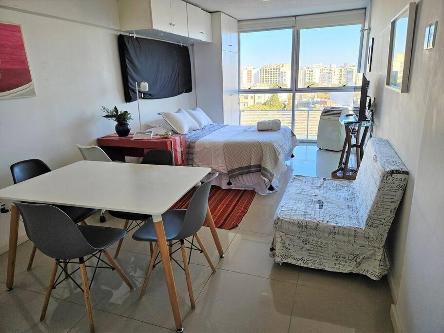 Fantastic spot: Studio w/parking 2 blocks to World Trade Center, 3 to beach view 2