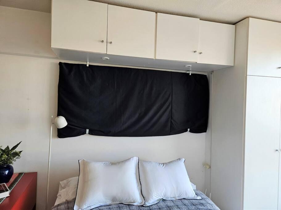 Fantastic spot: Studio w/parking 2 blocks to World Trade Center, 3 to beach view 5