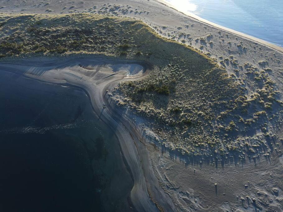 Cabaña en selva patagónica, cerca del pueblo