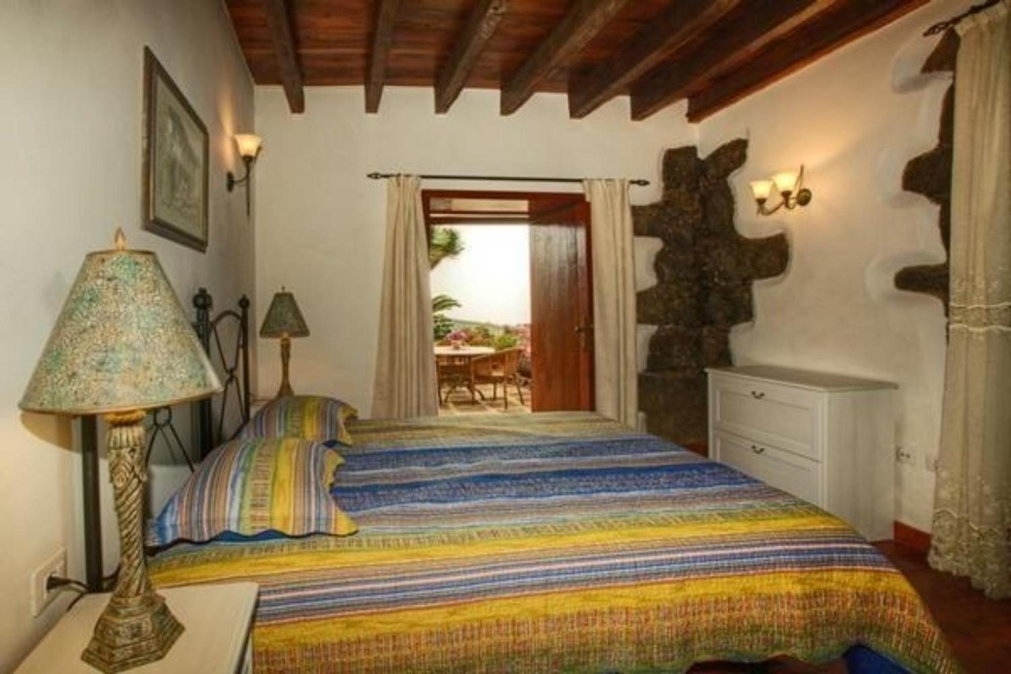Ferienhaus in La Caridad mit Terrasse, Grill und Whirlpool