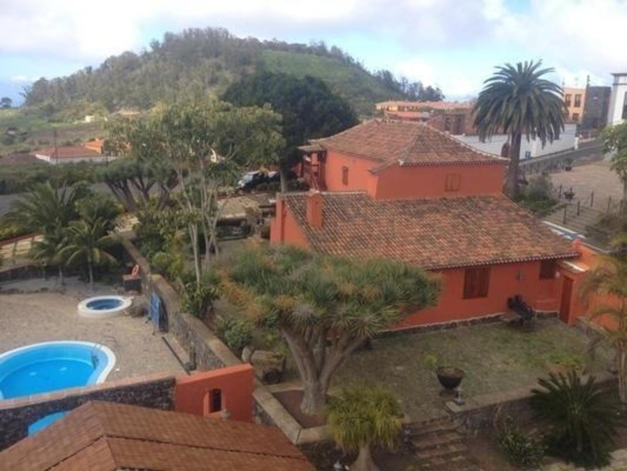 Ferienhaus in La Caridad mit Terrasse, Grill und Whirlpool
