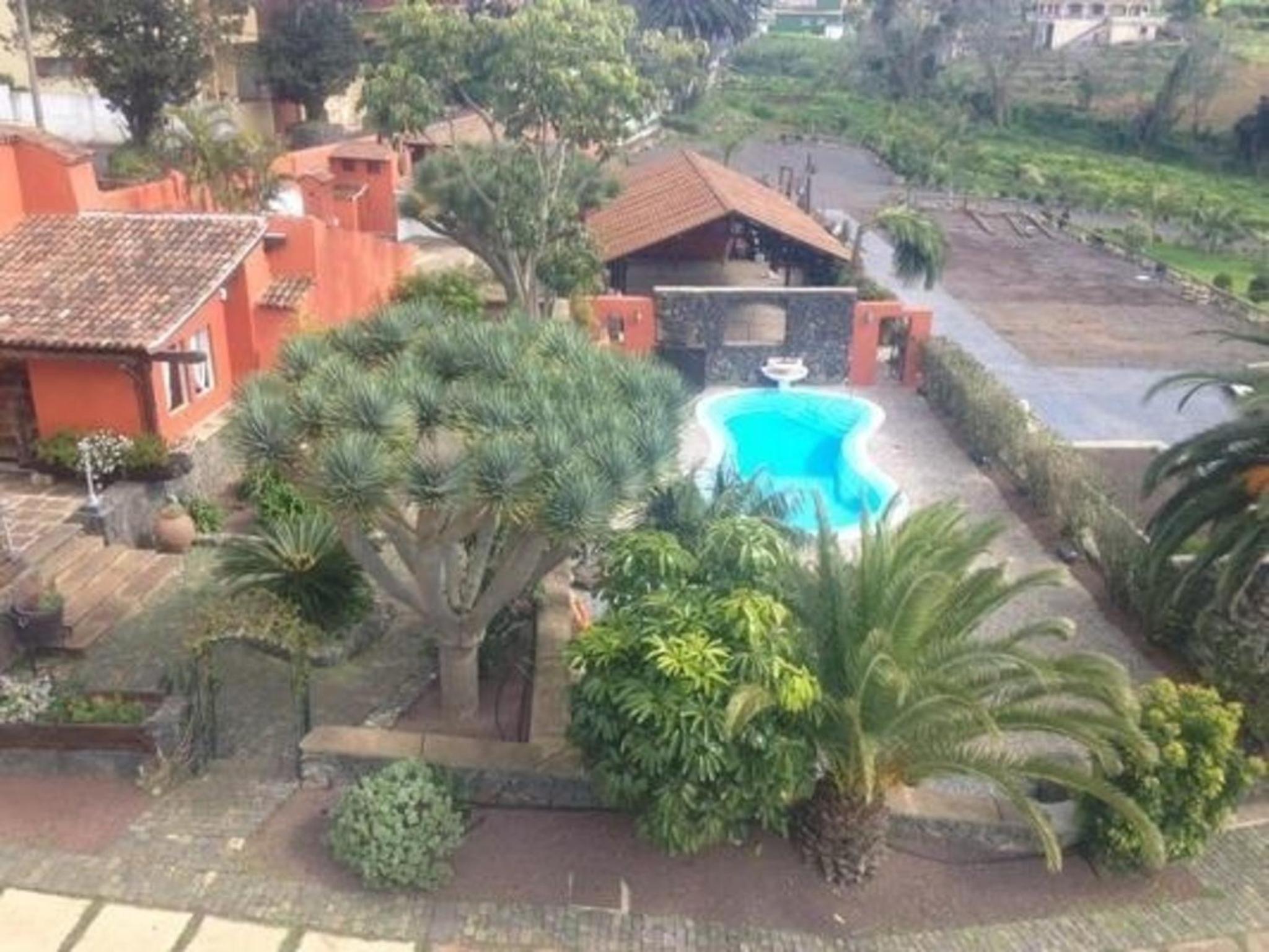 Ferienhaus in La Caridad mit Terrasse, Grill und Whirlpool