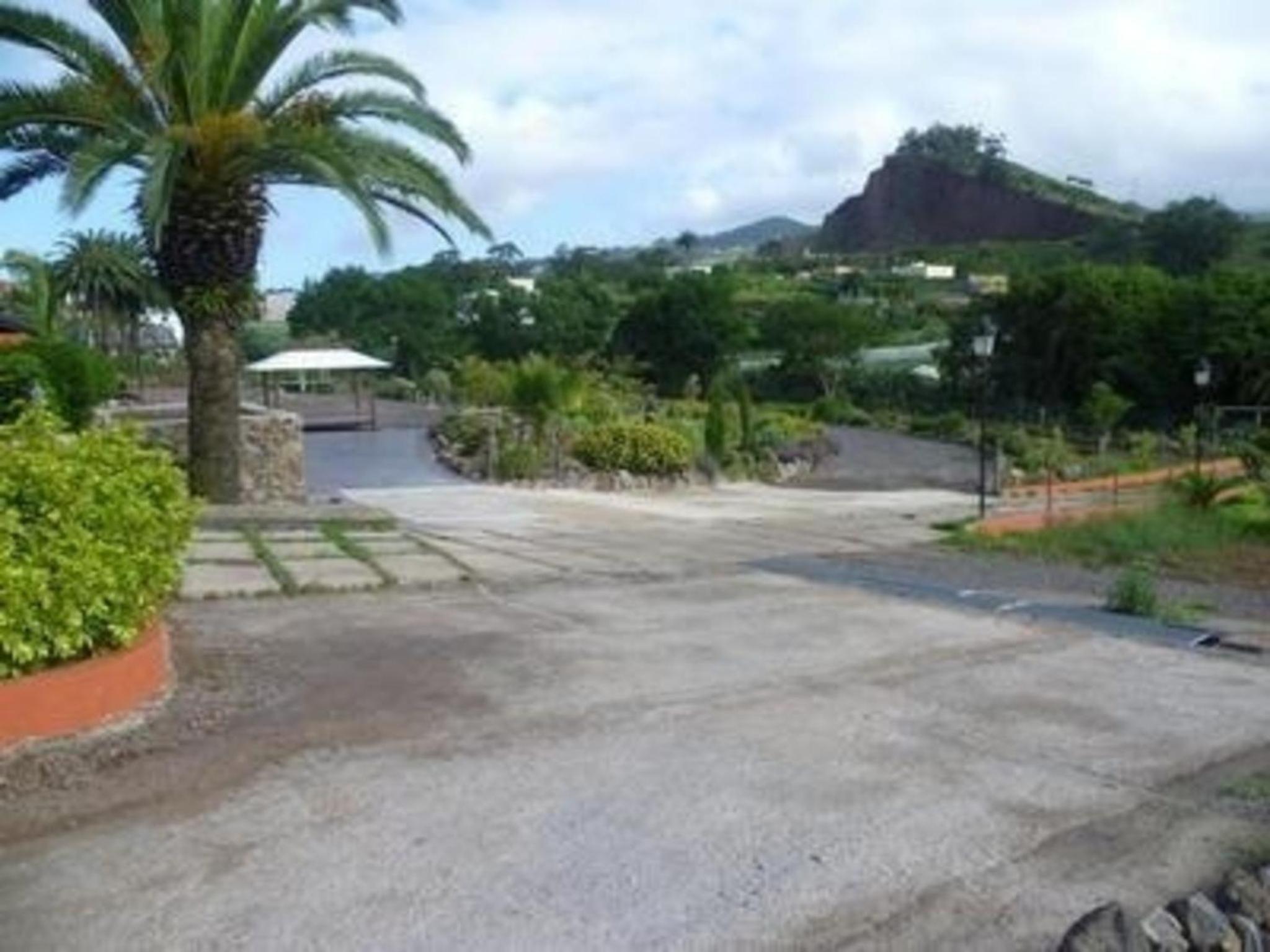 Ferienhaus in La Caridad mit Terrasse, Grill und Whirlpool