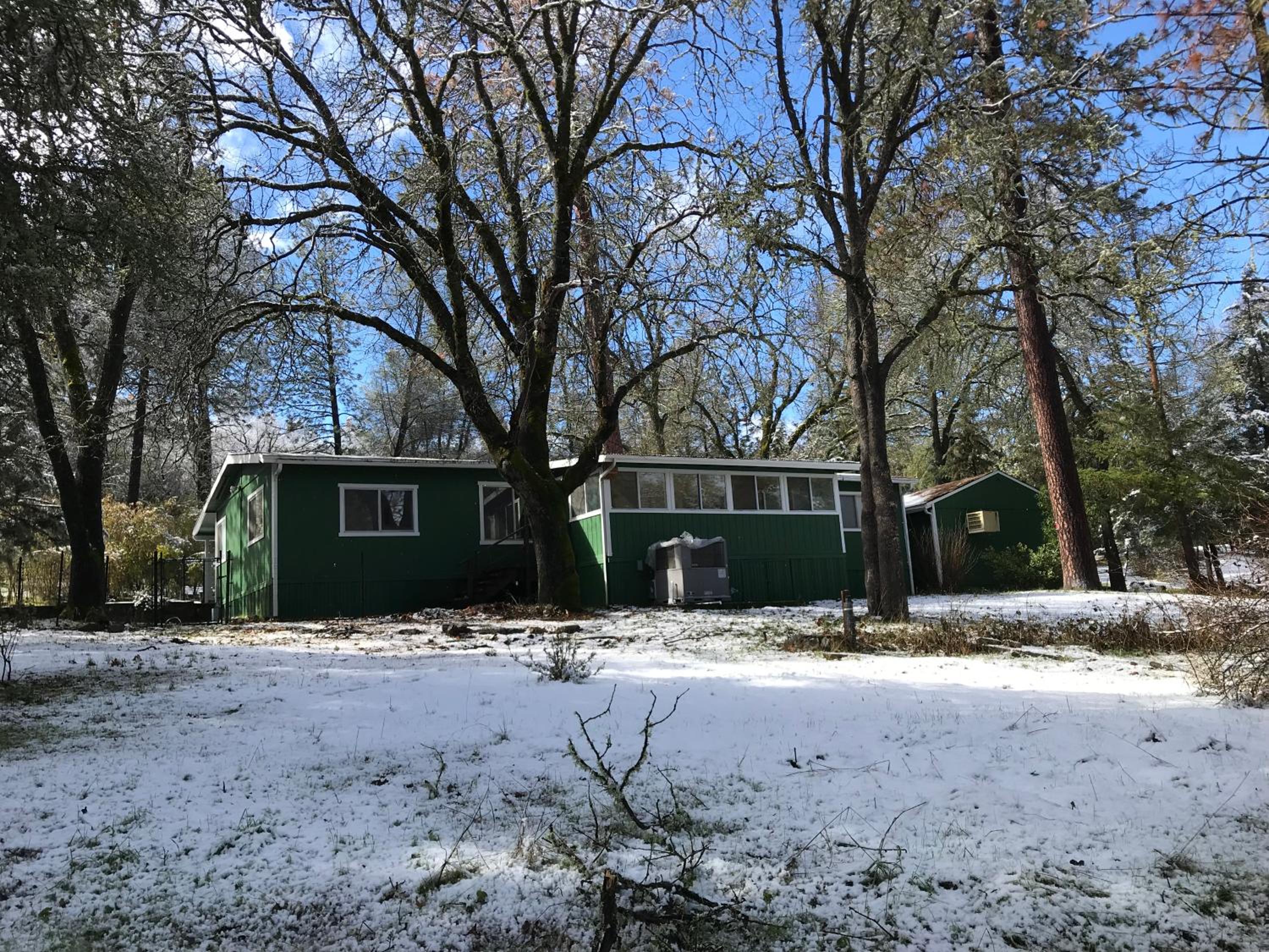 Green Cabin in Midpines view 4