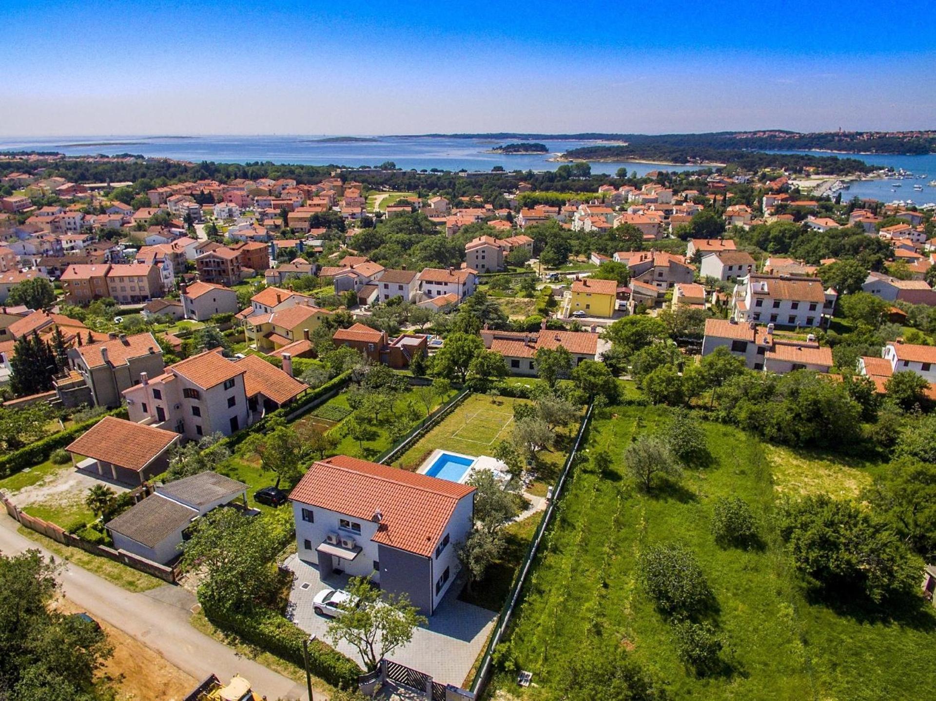Ferienhaus mit Privatpool für 8 Personen ca 200 qm in Medulin, Istrien Südküste von Istrien - b54257