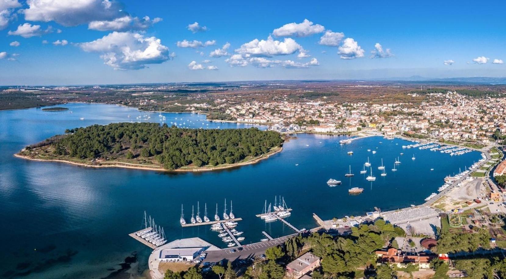 Ferienhaus mit Privatpool für 8 Personen ca 200 qm in Medulin, Istrien Südküste von Istrien - b54257
