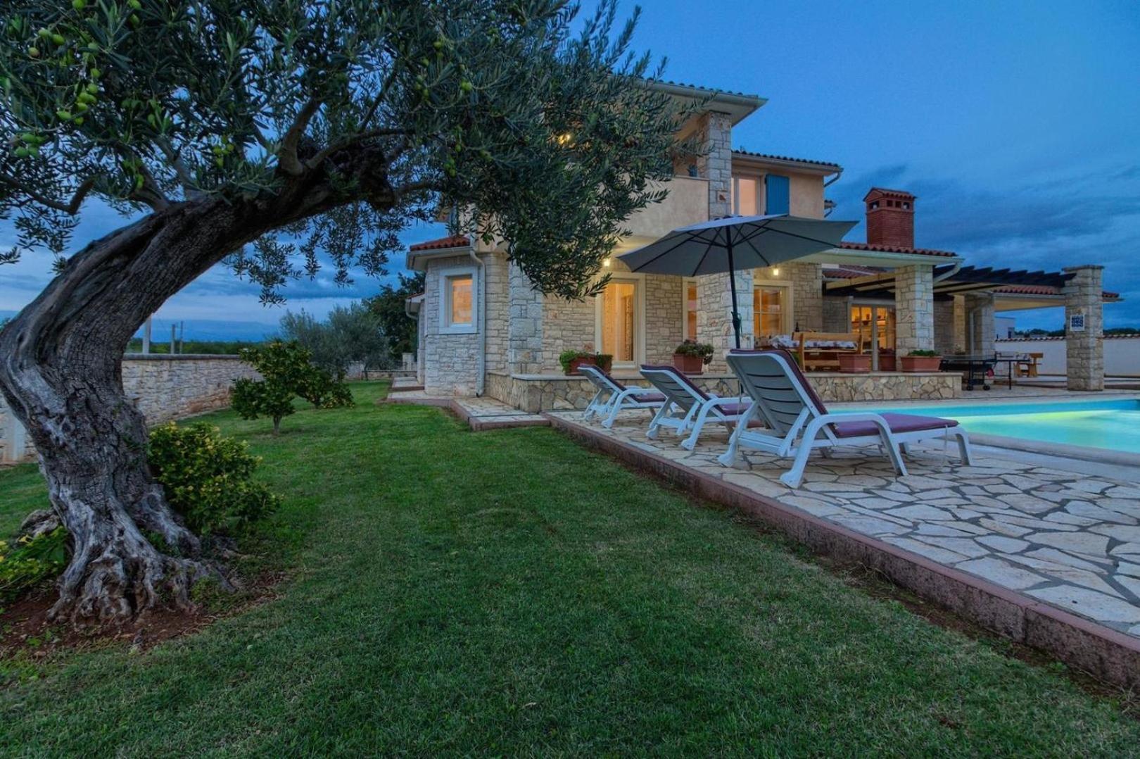 Ferienhaus mit Privatpool für 9 Personen ca 200 qm in Gajana, Istrien Istrische Riviera - main view
