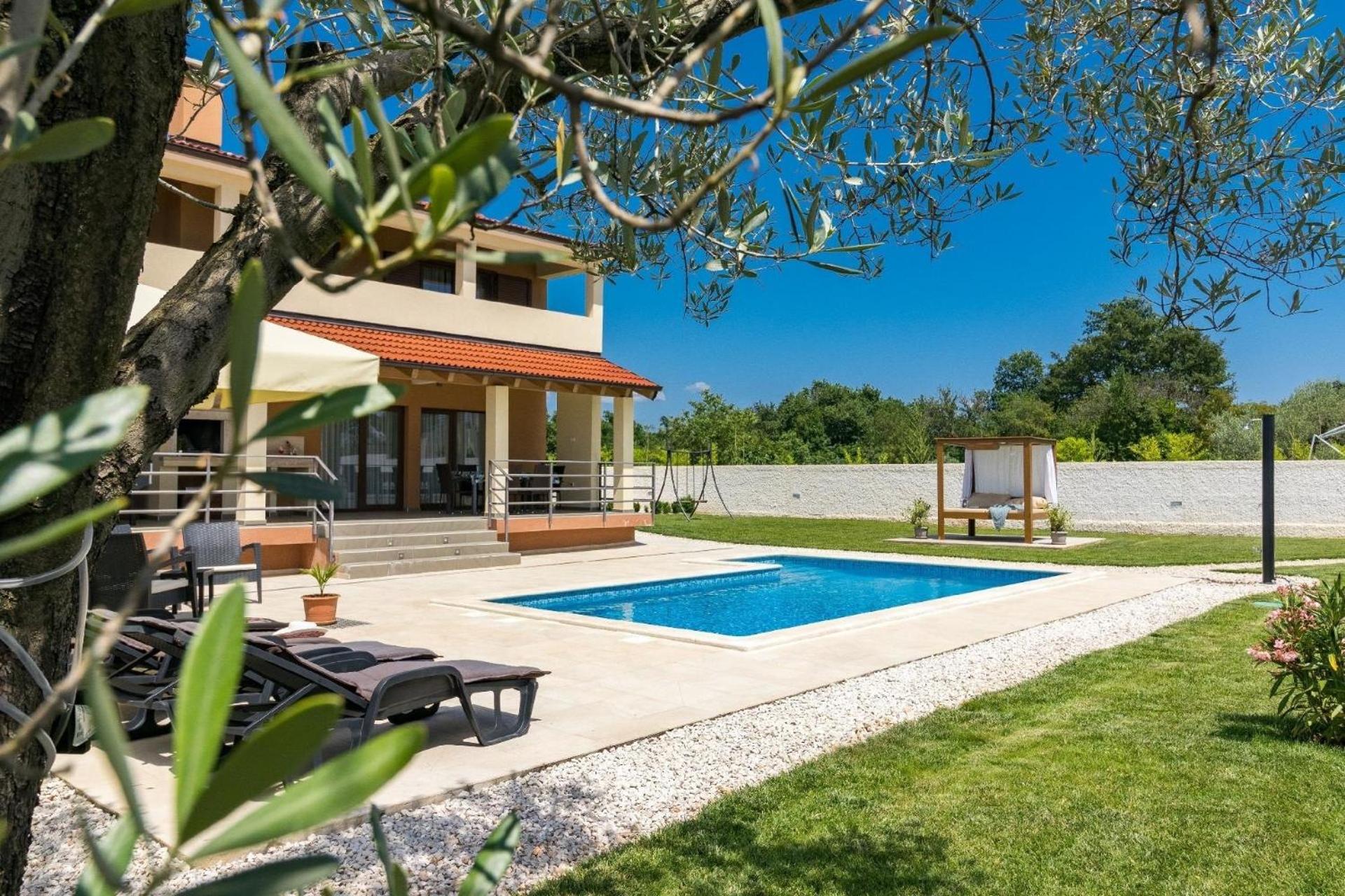 Beeindruckende Luxusvilla Mit Beheiztem Privatpool view 4