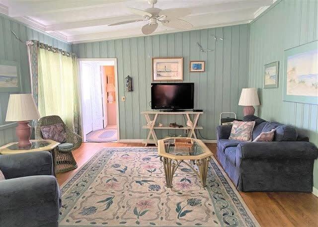 Family - Johnsons Lair- Approx 476 Feet to the Beach view 5