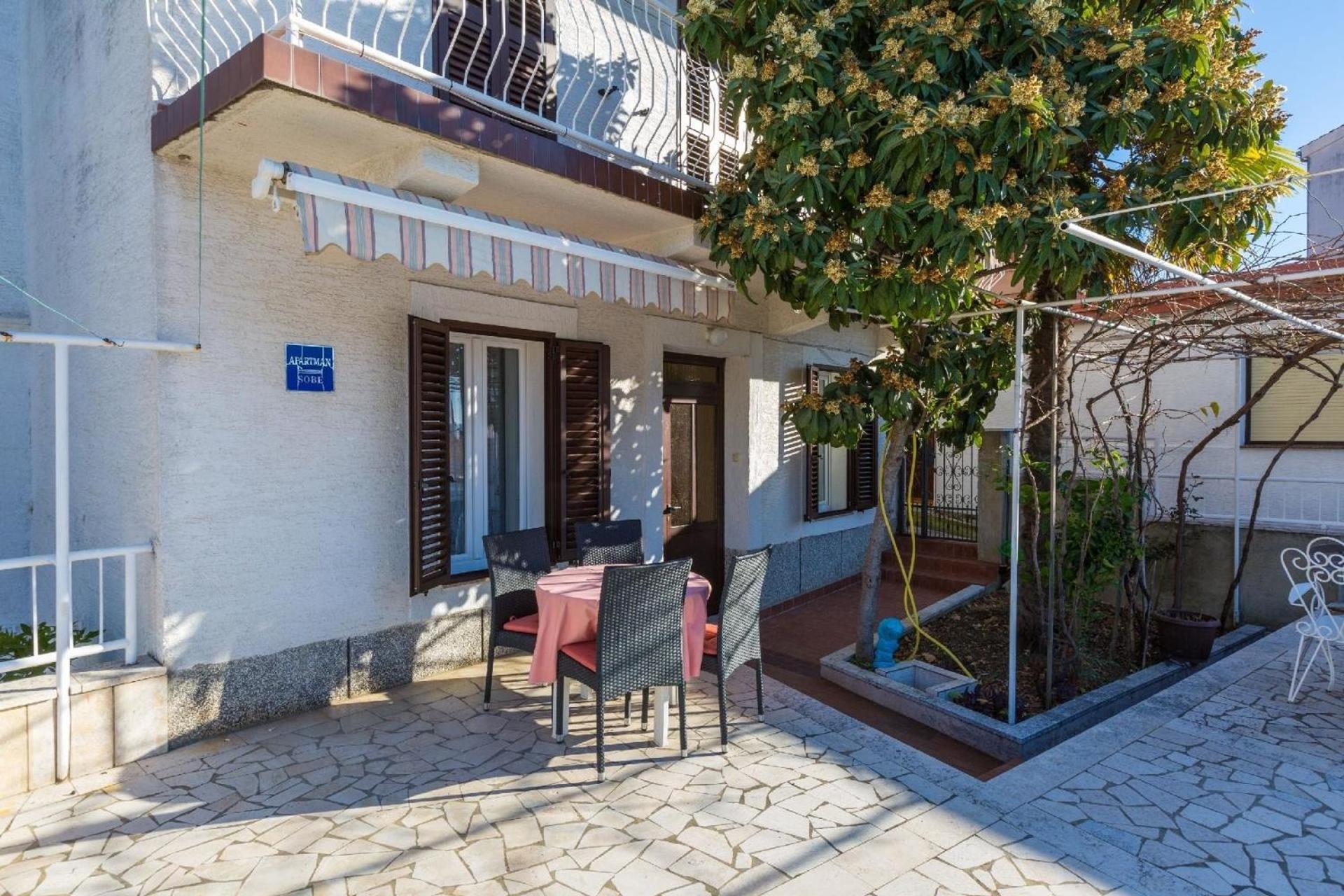 Schönes Appartement Mit Terrasse view 3
