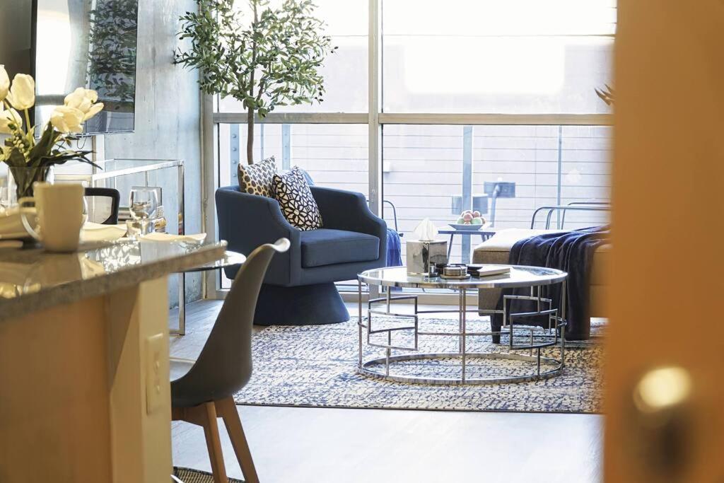 Loft Lv8 ※ Elegant Urban Oasis in Downtown Vegas view 3