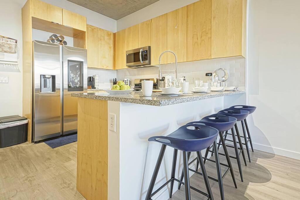 Loft Lv8 ※ Elegant Urban Oasis in Downtown Vegas view 4