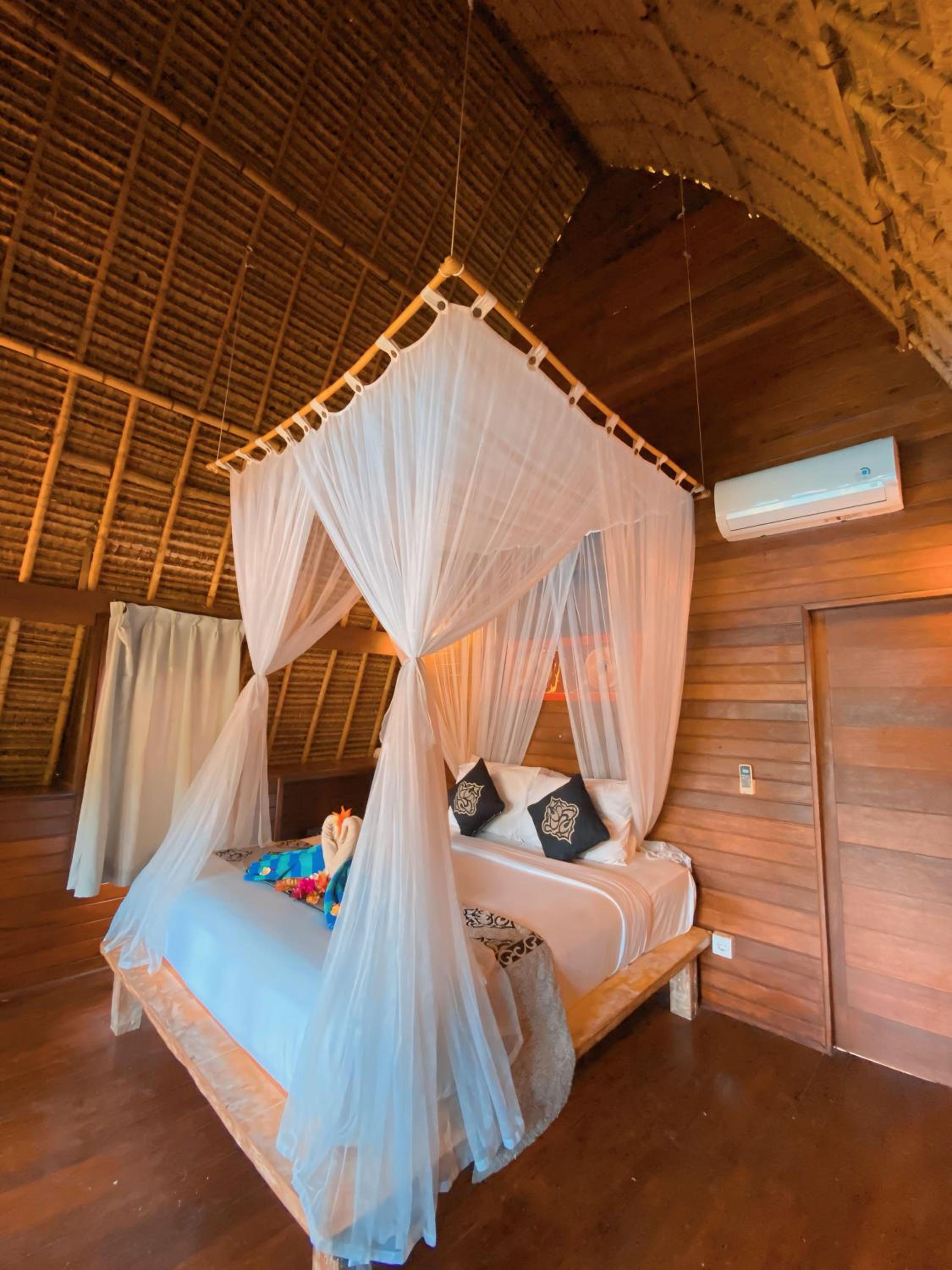 Harta Lembongan Villas