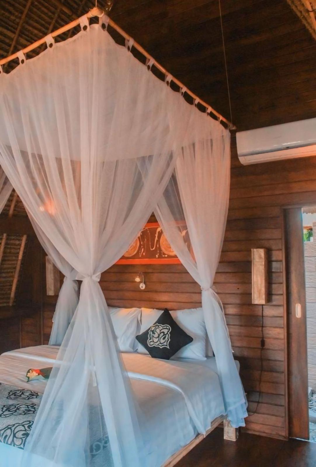 Harta Lembongan Villas
