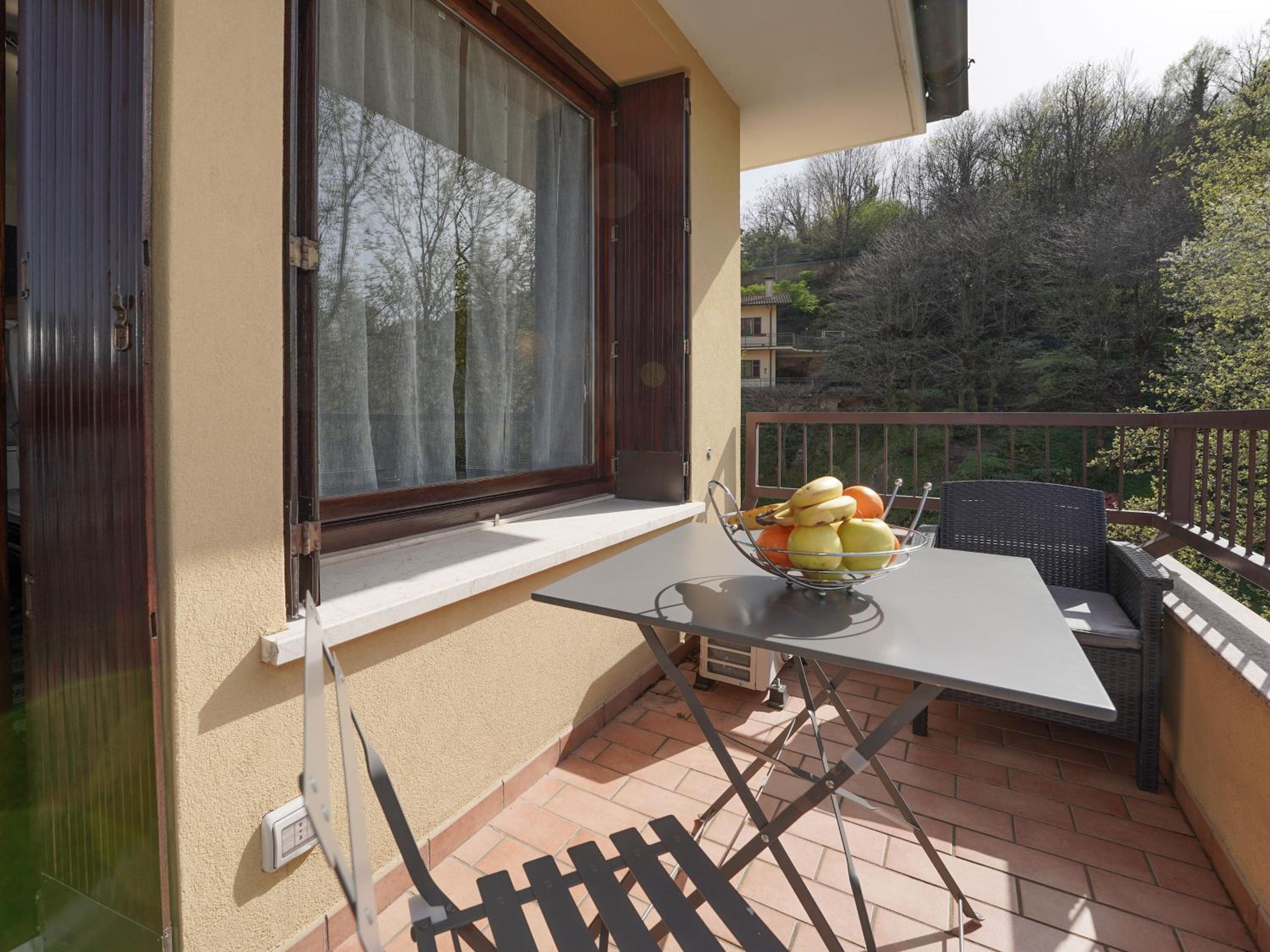Lily Lake Maggiore photo 2