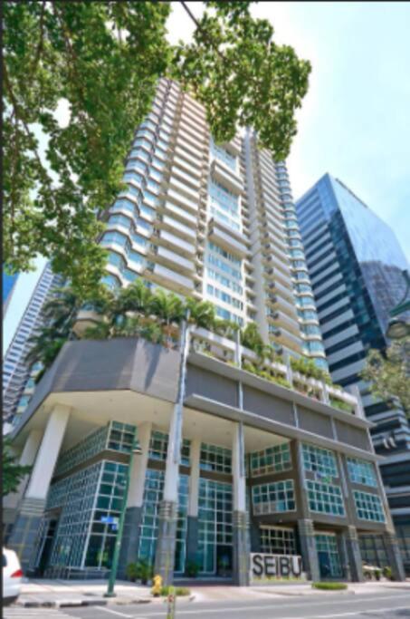BGC Beautiful Large 1 Bedroom Condo Sleeps 3 Adults