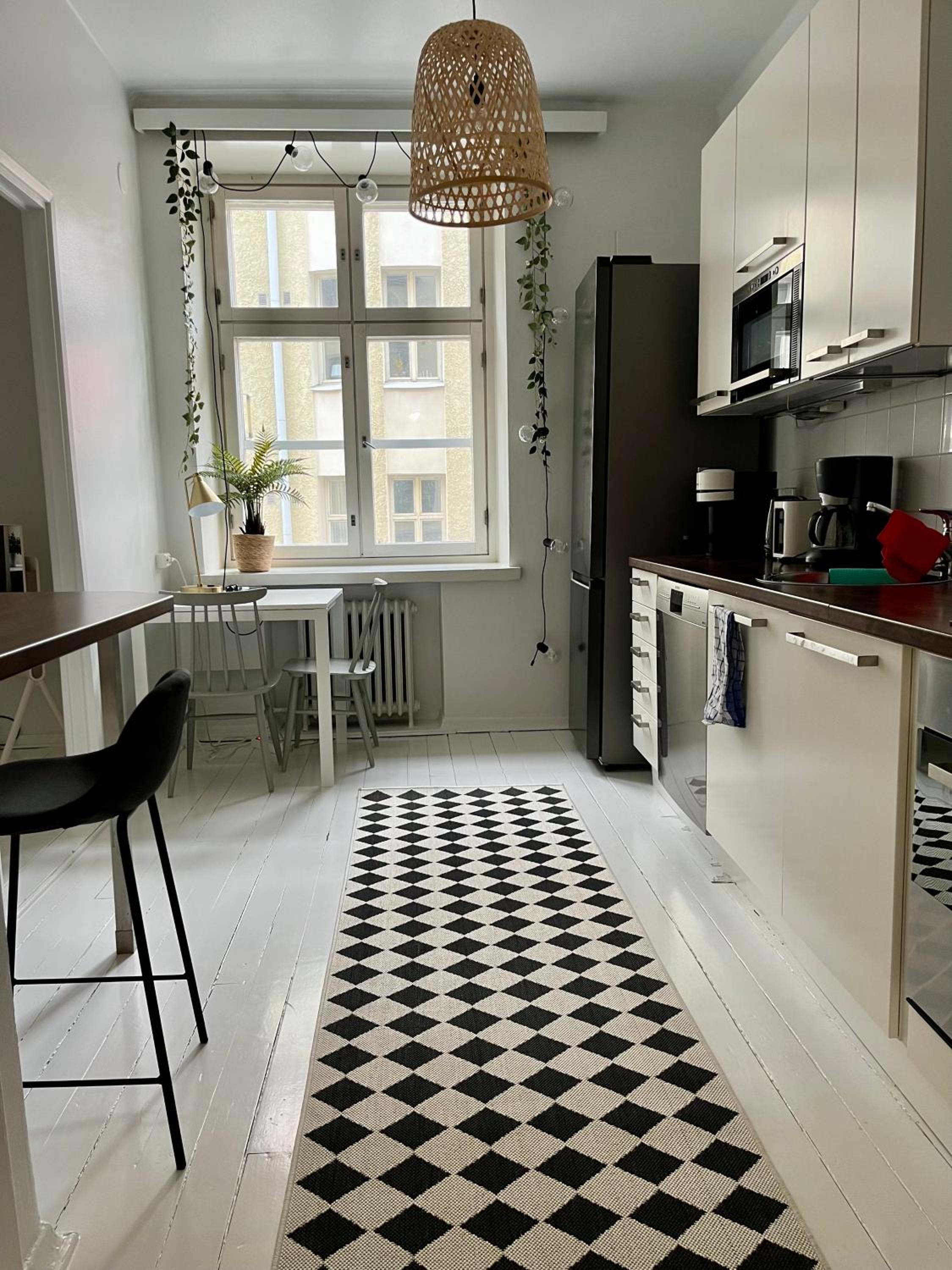 Art Deco Flat in Punavuori, High Ceilings & Lift view 2