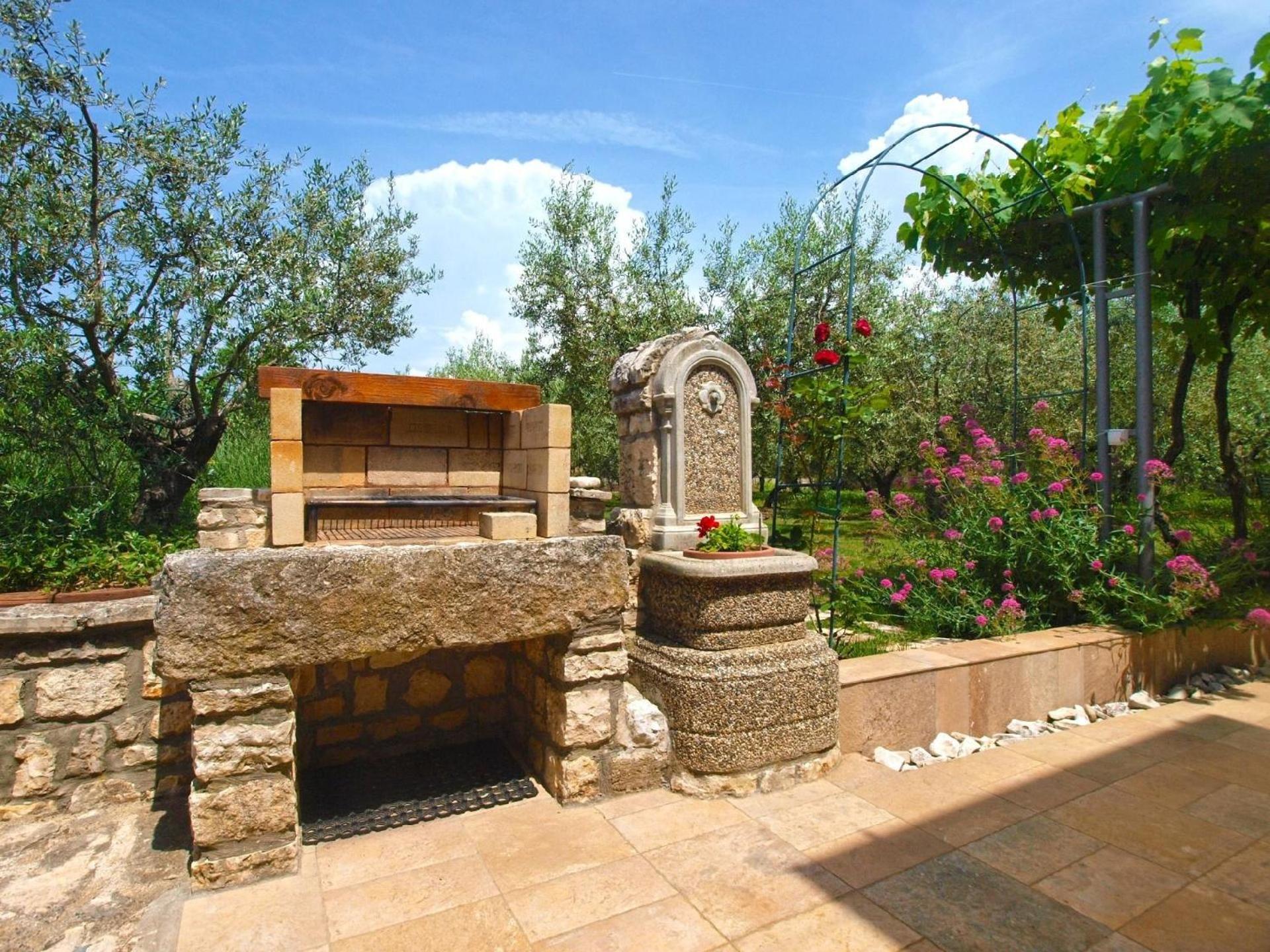 Photo 16