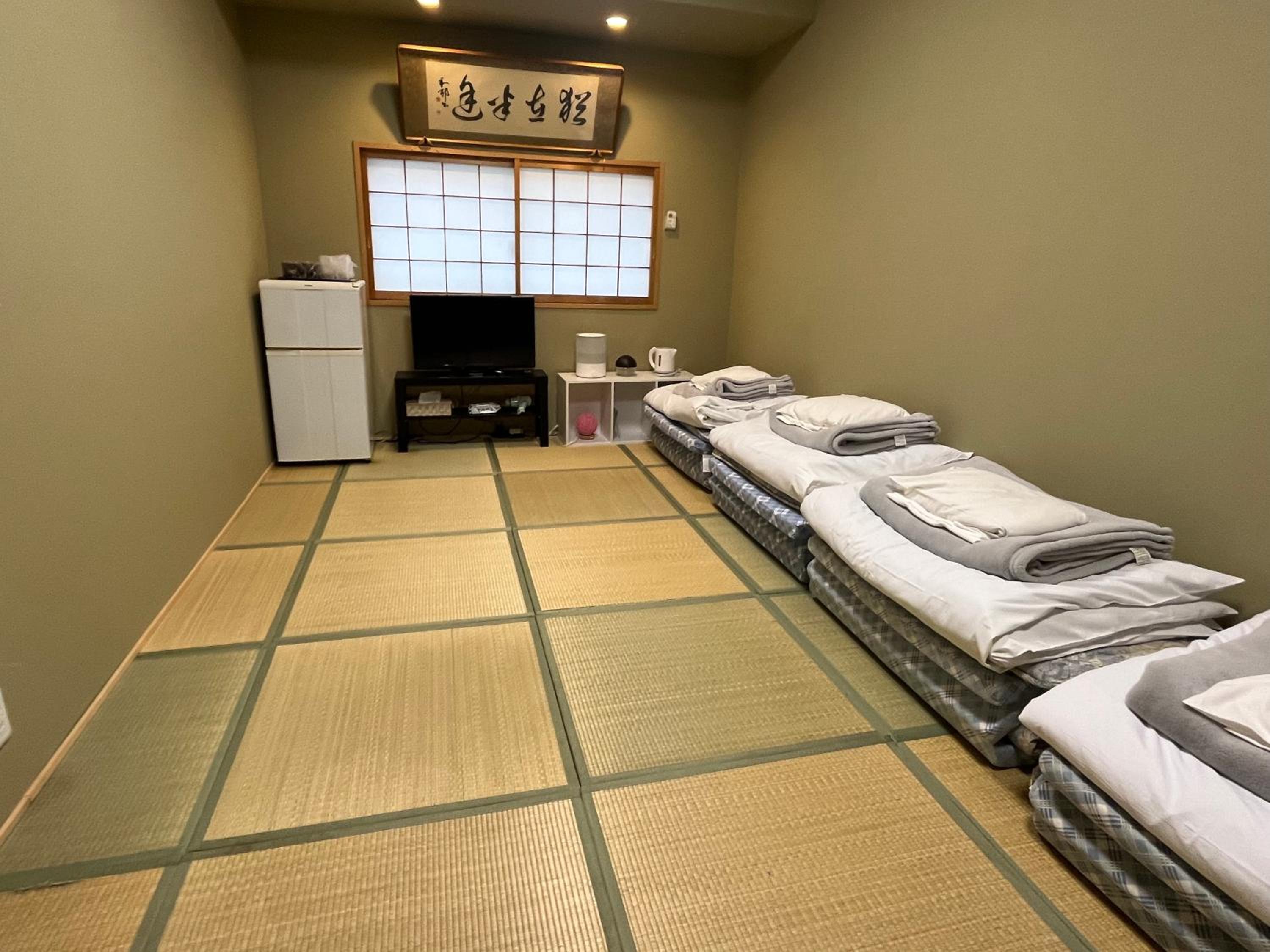 Local Japanese Stay & Sake Experience Namba area