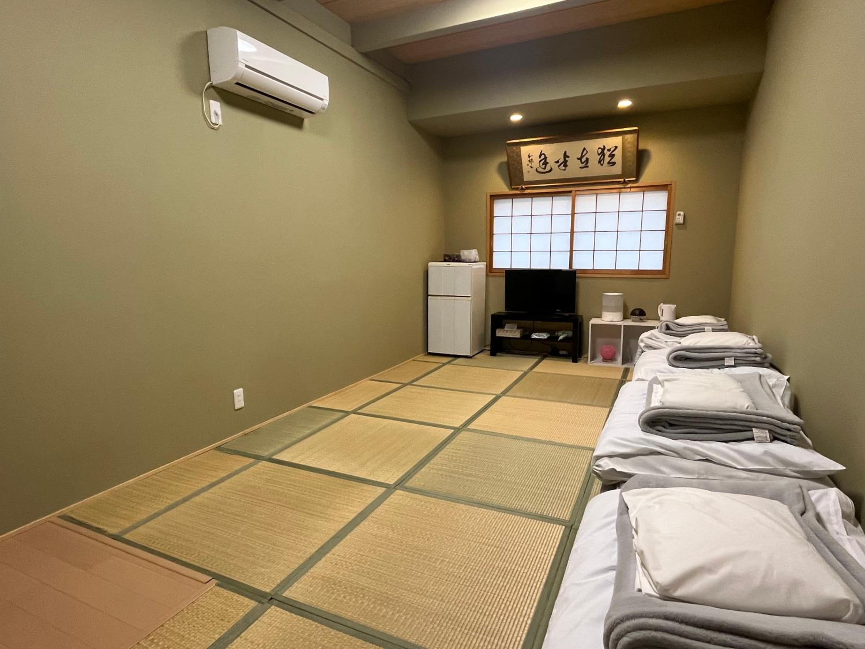 Local Japanese Stay & Sake Experience Namba area