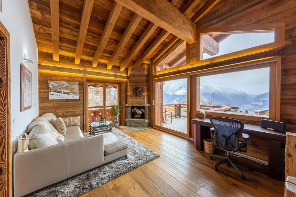 Penthouse spa access , 6 bedroom, 6 baths by Jolidi