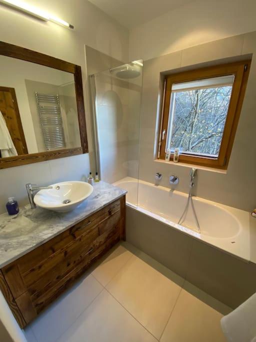 Penthouse spa access , 6 bedroom, 6 baths by Jolidi