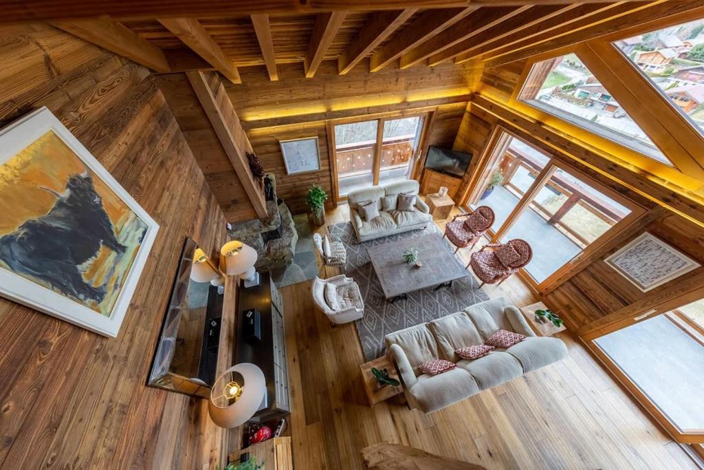 Penthouse spa access , 6 bedroom, 6 baths by Jolidi