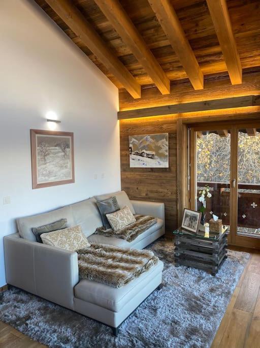 Penthouse spa access , 6 bedroom, 6 baths by Jolidi