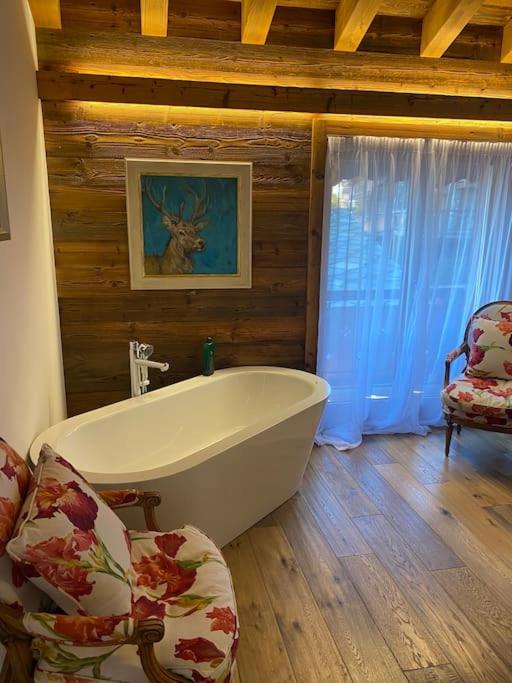 Penthouse spa access , 6 bedroom, 6 baths by Jolidi