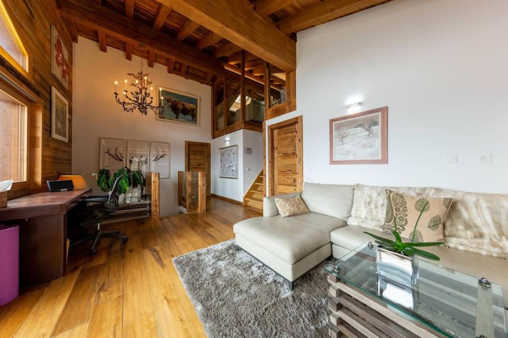 Penthouse spa access , 6 bedroom, 6 baths by Jolidi