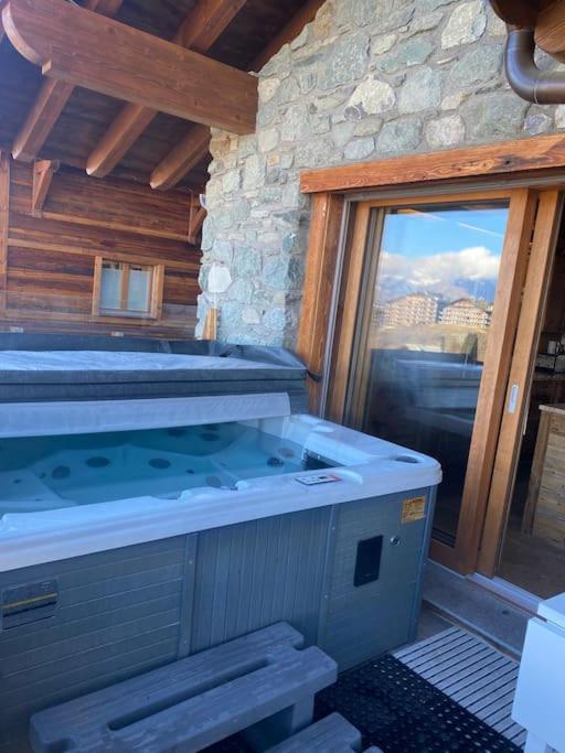 Penthouse spa access , 6 bedroom, 6 baths by Jolidi