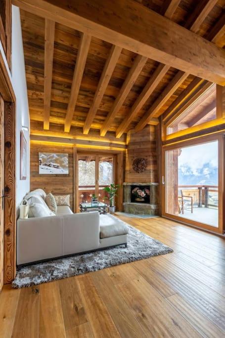 Penthouse spa access , 6 bedroom, 6 baths by Jolidi