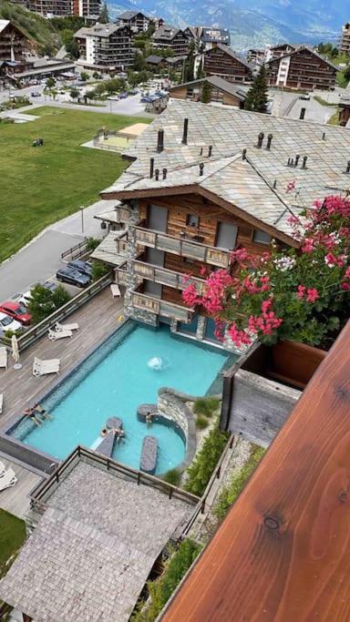 Penthouse spa access , 6 bedroom, 6 baths by Jolidi