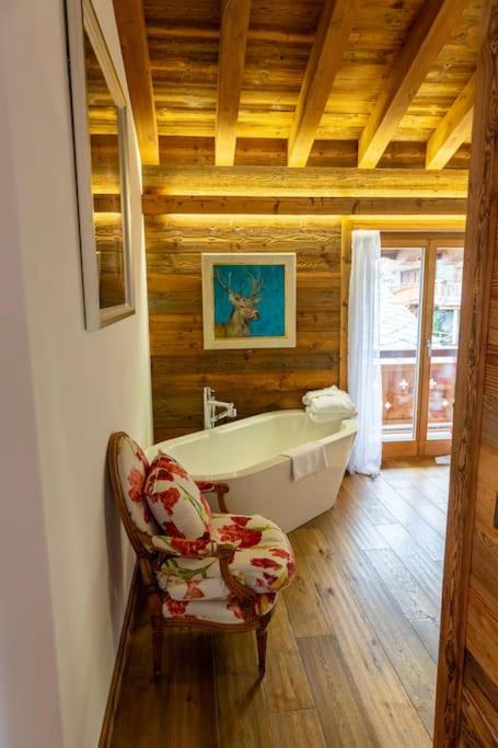 Penthouse spa access , 6 bedroom, 6 baths by Jolidi