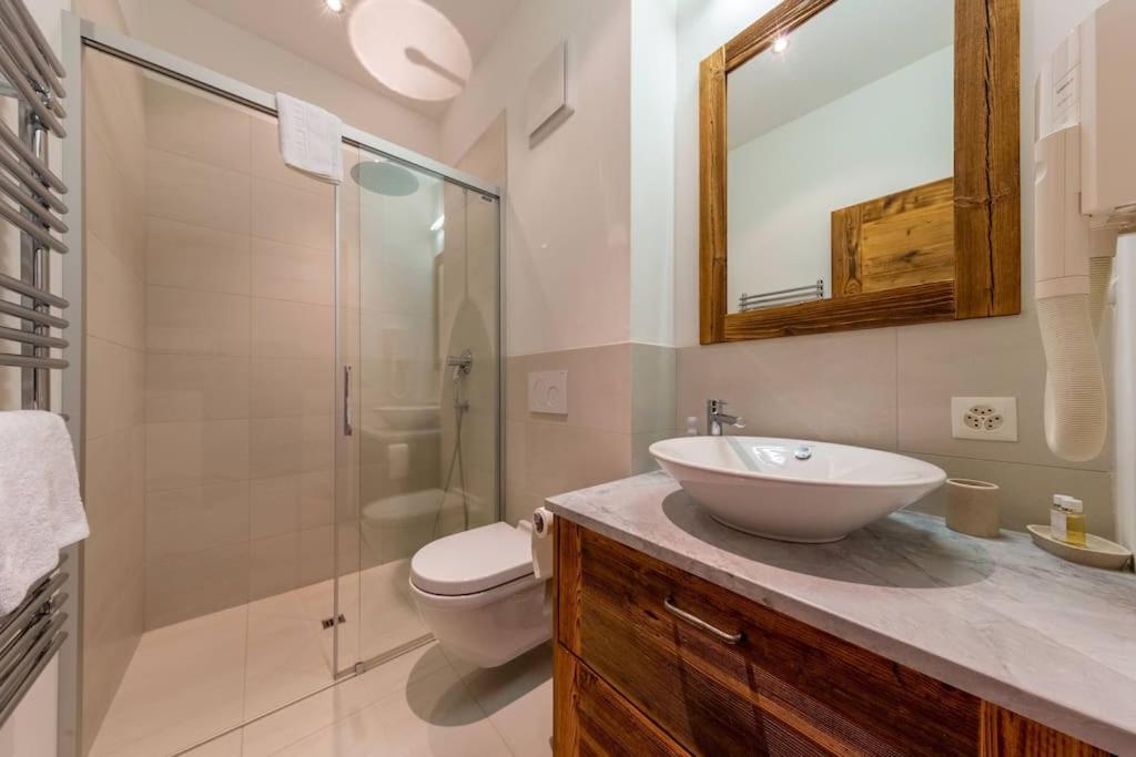 Penthouse spa access , 6 bedroom, 6 baths by Jolidi