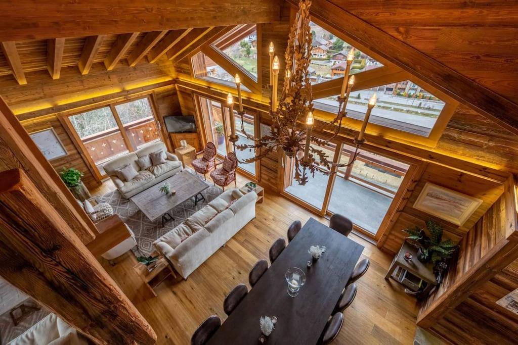 Penthouse spa access , 6 bedroom, 6 baths by Jolidi