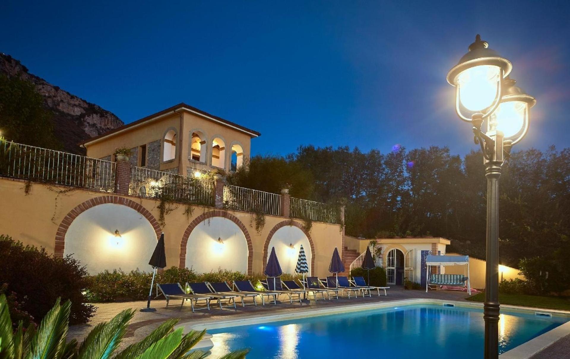 Photo 12