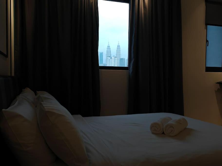 Chambers A Studio Flat, KLCC & KL Tower view, City photo 3