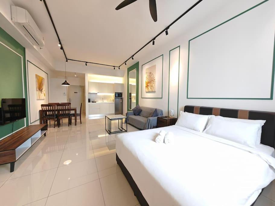 Chambers A Studio Flat, KLCC & KL Tower view, City