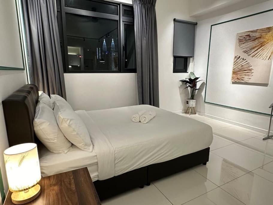 Chambers A Studio Flat, KLCC & KL Tower view, City